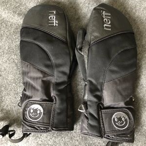 Black Neff snowboarding/skiing mittens large